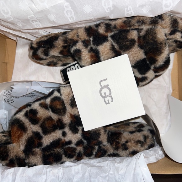 UGG girls size 3 leopard print kids fluffy slide-on sandals  UGG Fluff Slippers Leopard Size 3 Kids